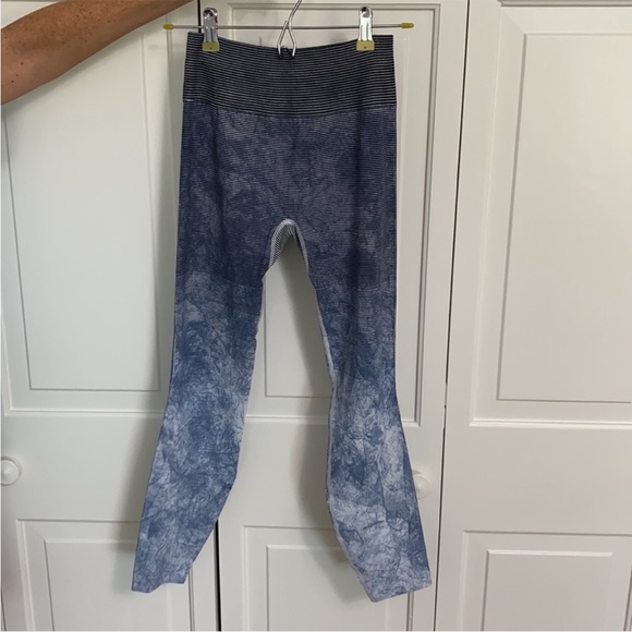 Lululemon Ebb to Train Tight *Wash
White / Black / Luna - Picture 6 of 8